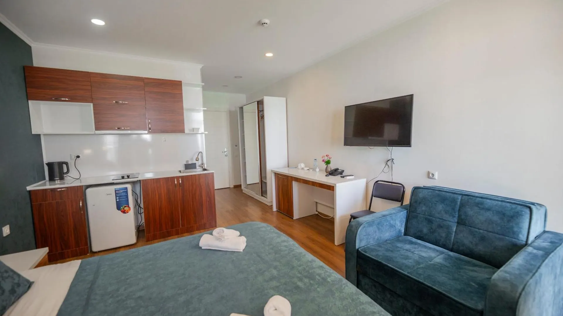 ****  באטומי The Fresh Wave Hotel גאורגיה